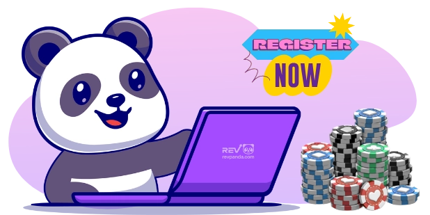 Ein Cartoon-Panda lächelt, während er einen Laptop benutzt, auf dem ein "REGISTER NOW"-Button zu sehen ist, mit einem Stapel Pokerchips in der Nähe, was die Nutzer einlädt, sich anzumelden und mit dem Spielen zu beginnen.